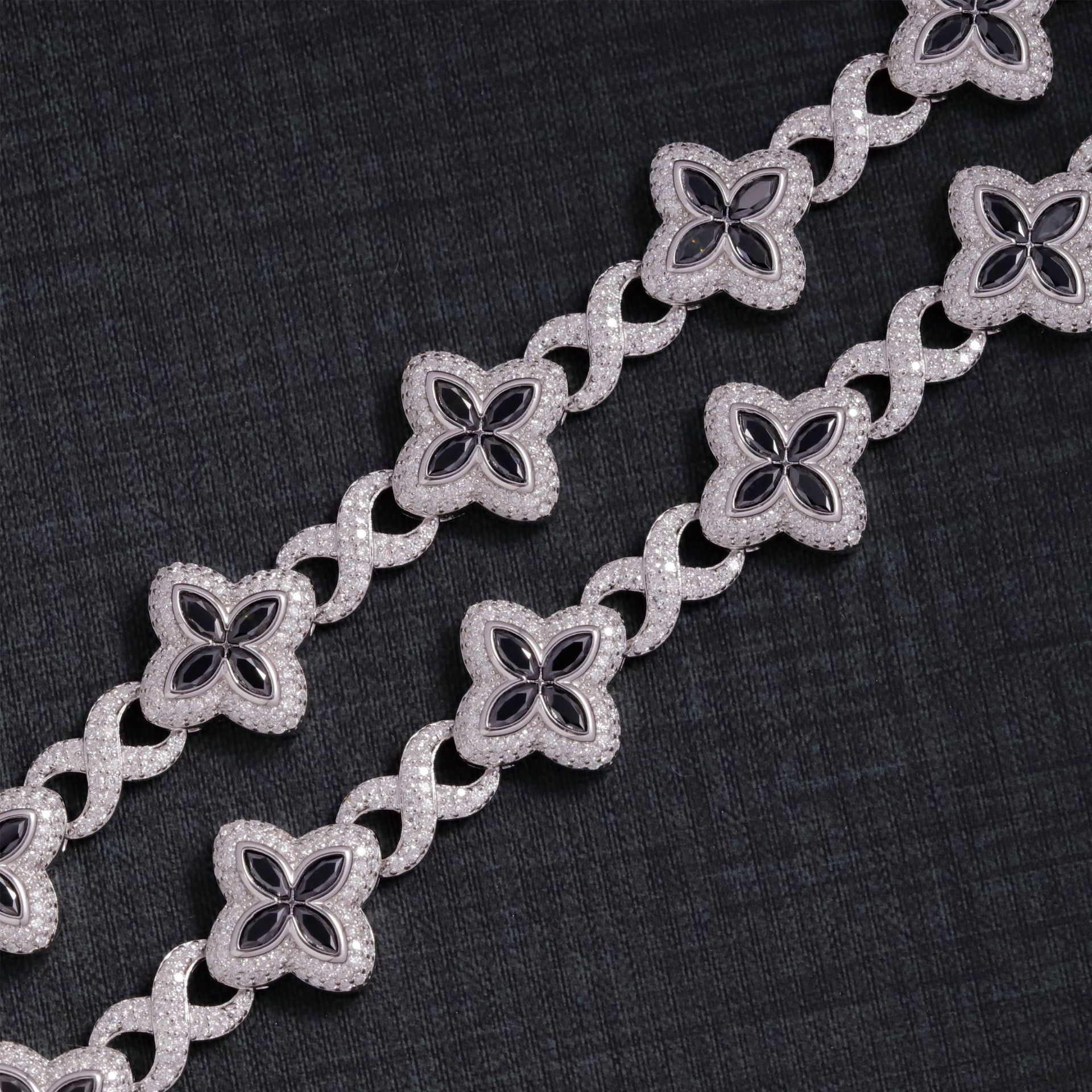 Hip-Hop Style European and American Black Four-Leaf Clover Necklace S925 Silver Inlaid with D Color Moissanite Personalized High-End Niche Necklace