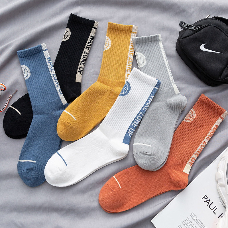 Socks for Women and Men Mid-Calf Ins Trendy Autumn and Winter Breathable Sweat-Absorbent Student Couple Basketball Running Casual Sports Socks