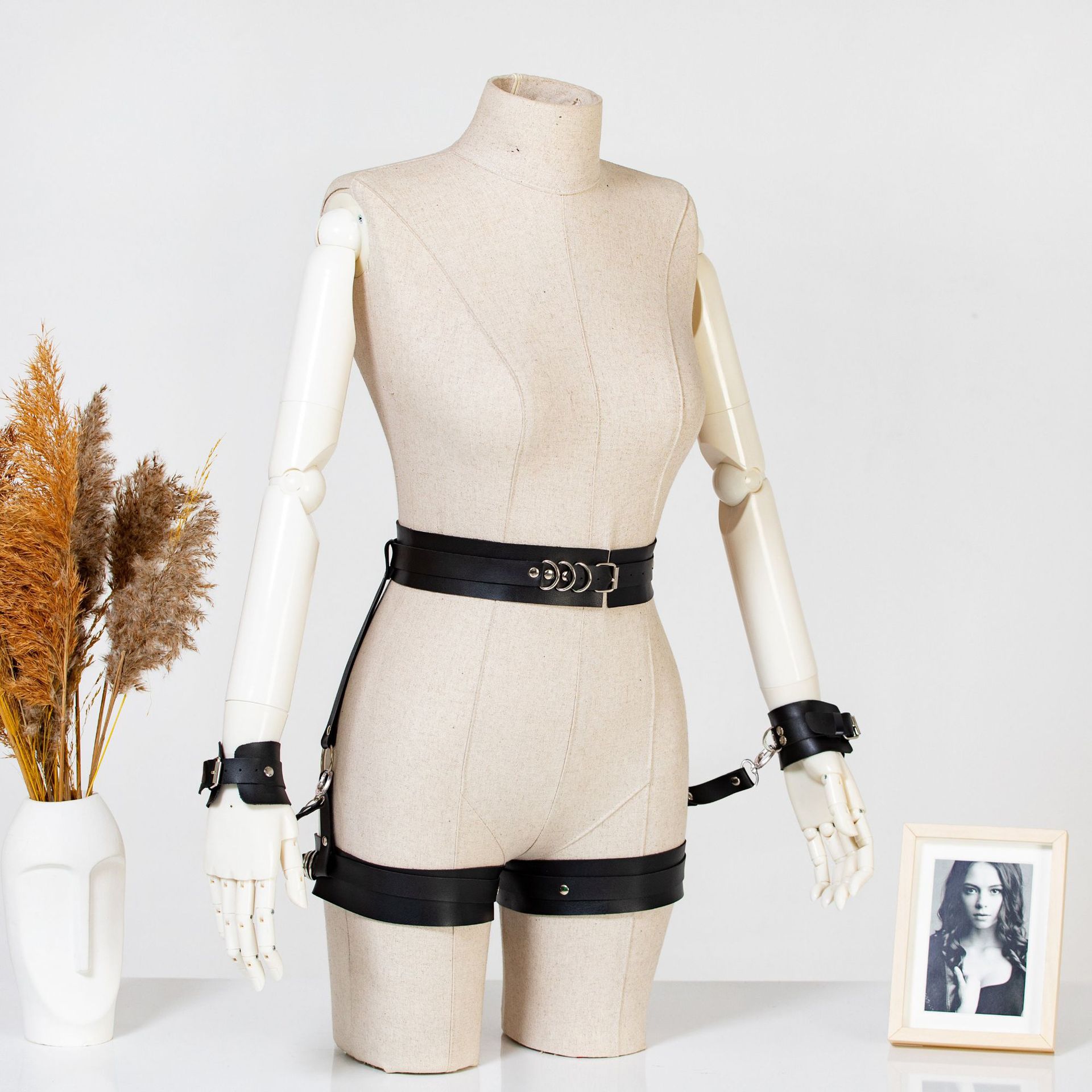 Women's SM adult supplies wear leggings sex toys wholesale factory direct supply leather sex accessories binding pants