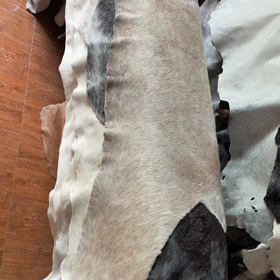 Factory Direct Sales of Black and White Spotted Horsehair Raw Materials, Whole Horse Skin, Genuine Leather for Shoes and Boots