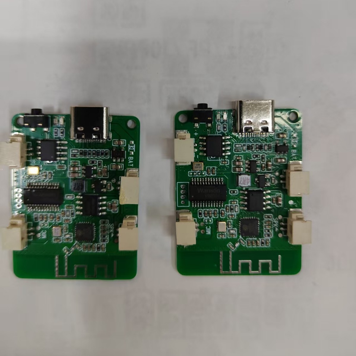 Xiaozhi Ai Box with Charging Base Wifi Networked Smart Voice Desktop Assistant Deepseek Large Model