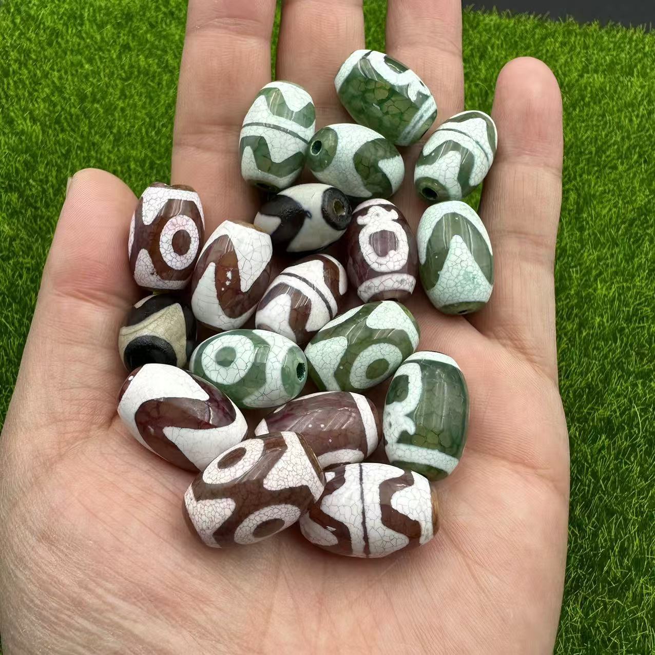 Natural agate wholesale new Xizang antique open film do old day beads totem loose beads wholesale beads bodhi accessories