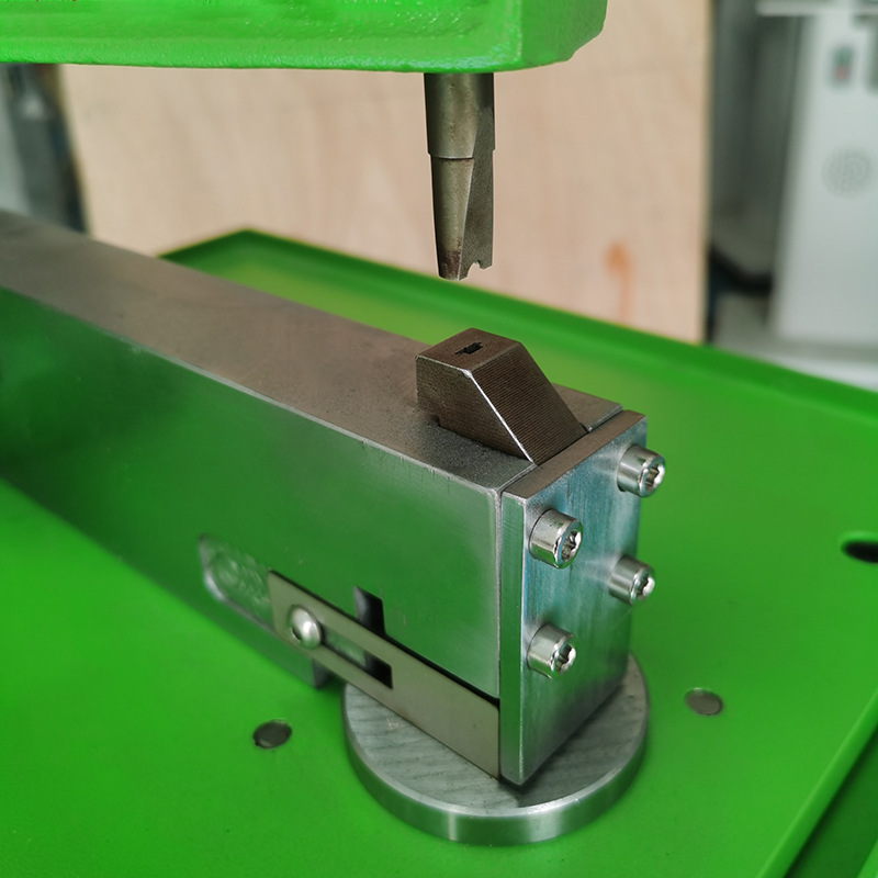 Factory in stock Metal Steam Eye Bucking Machine New Semi-automatic Ring Bucking Machine Pedal Beach Shoe Nailing Machine