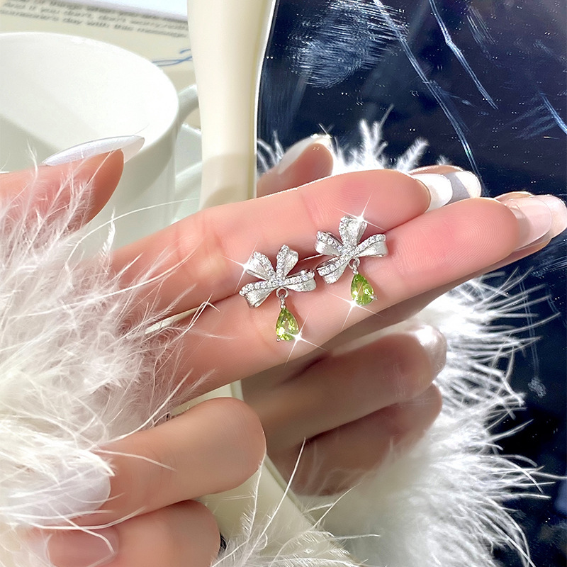 Natural Crystal Stone Earrings for Women, S925 Sterling Silver Earrings, High-End Brushed Craftsmanship, Niche Accessible Luxury Accessories for Women