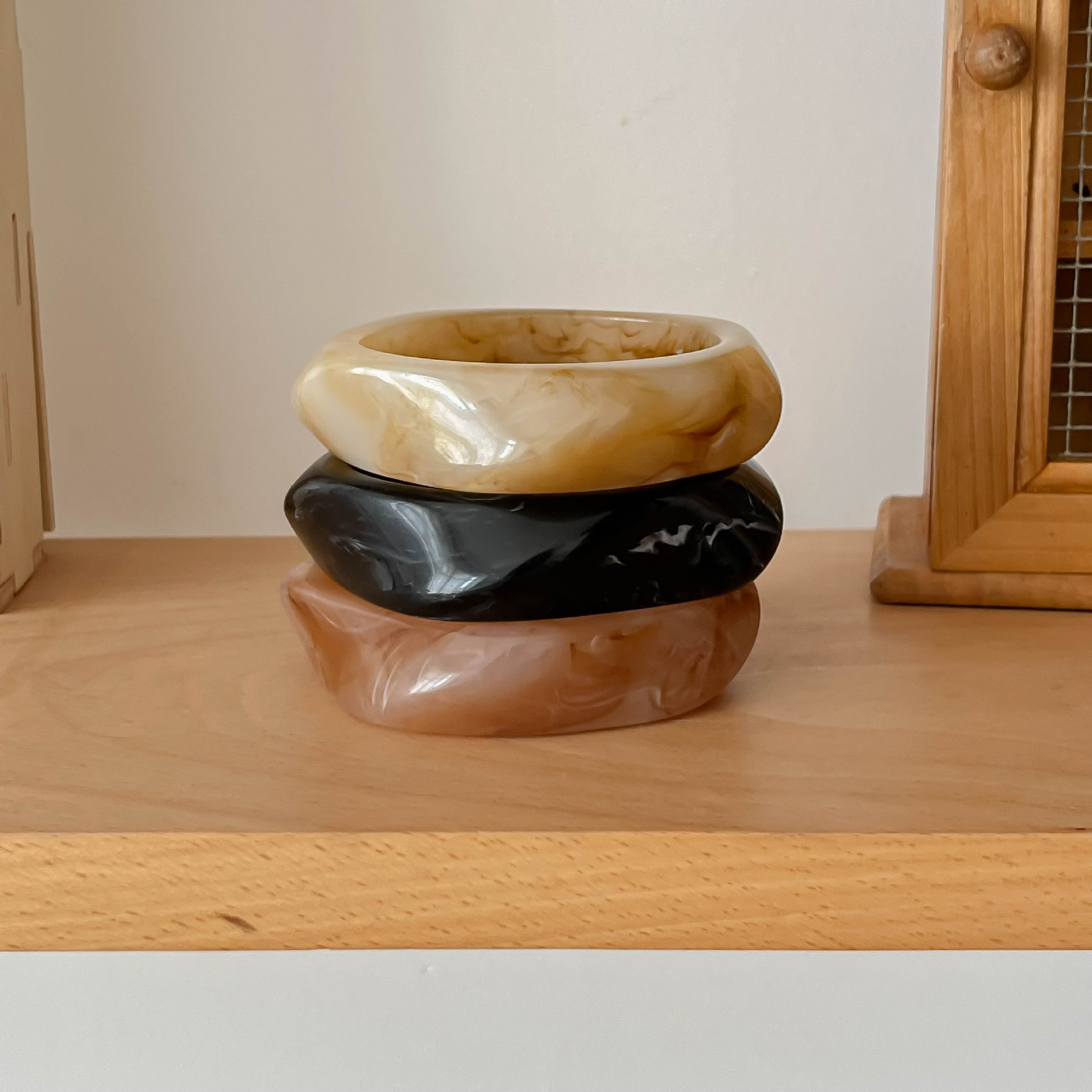 European and American Geometric Smudged Coffee Color Bracelet Resin Curved Bracelet Niche Design Student Bestie Bracelet Acetic Acid Bracelet