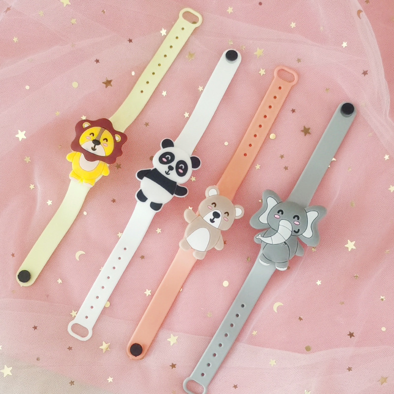 Portable baby protective bracelet Children Baby protective watch cartoon protective bracelet student outdoor toys