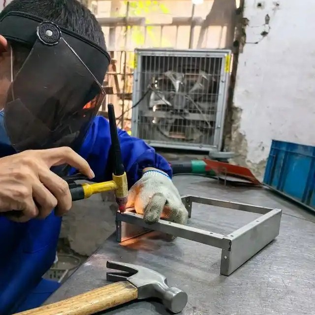 Sheet Metal Chassis, Cabinet Sheet Metal Parts, Shenzhen Chassis, Cabinet Sheet Metal Parts, Traffic Light Box, Communication Tools, Sheet Metal Processing