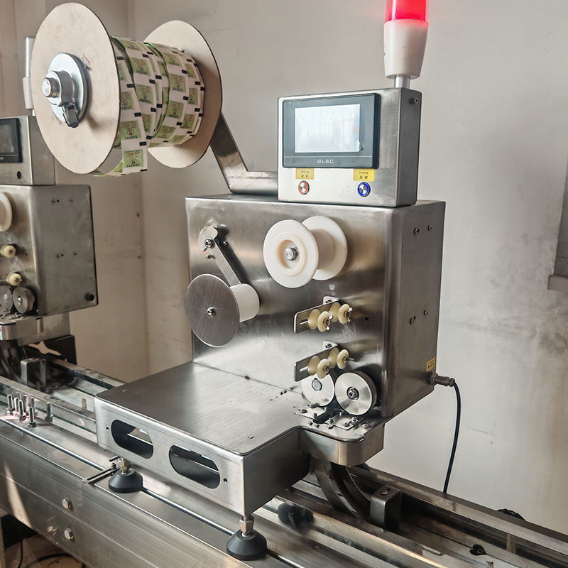 Mooncake Cake Mung Bean Cake Food Freshener Fully Automatic Three-Side Sealing Deoxidizer Bagging Machine Compact Gst250