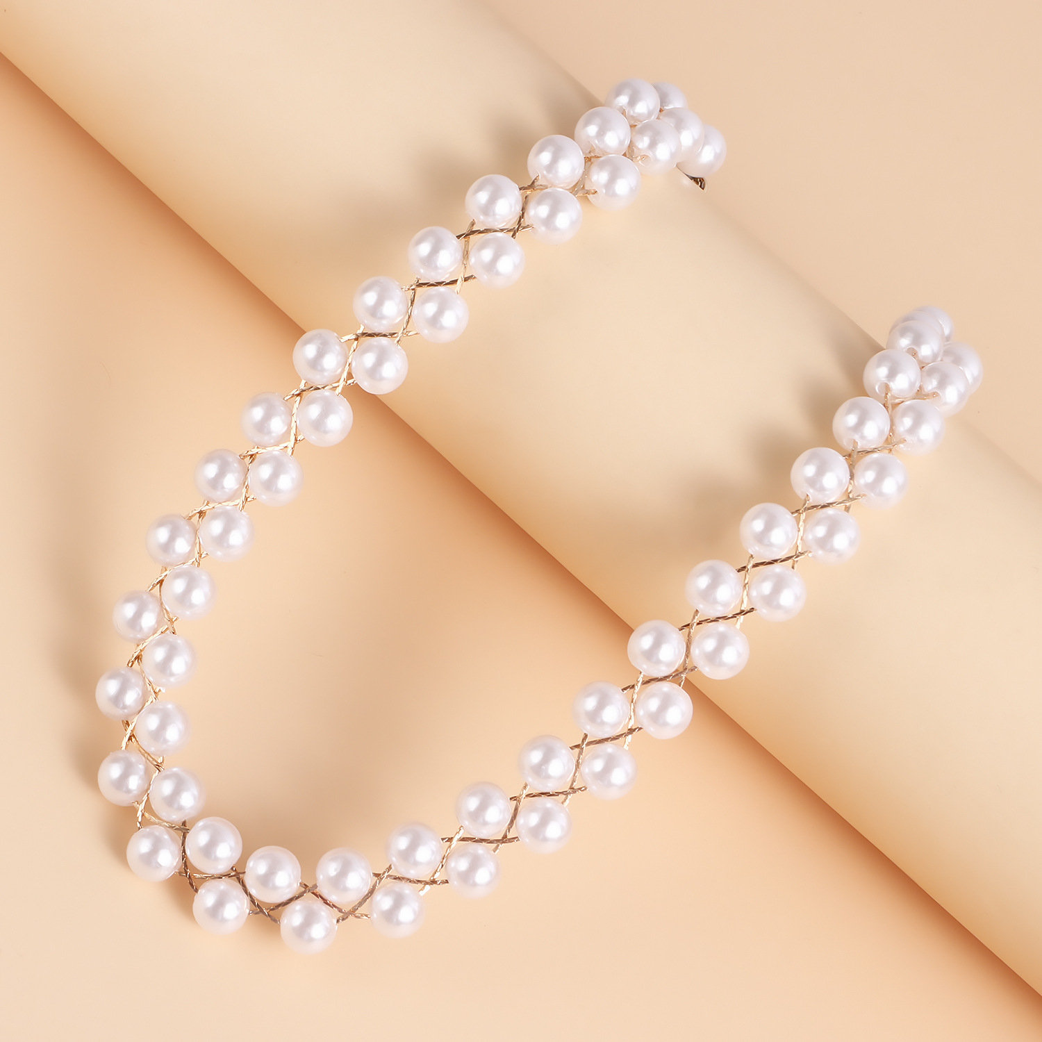 European and American cross-border jewelry fashion atmosphere high-level imitation pearl ladies simple elegant versatile cold wind clavicle chain