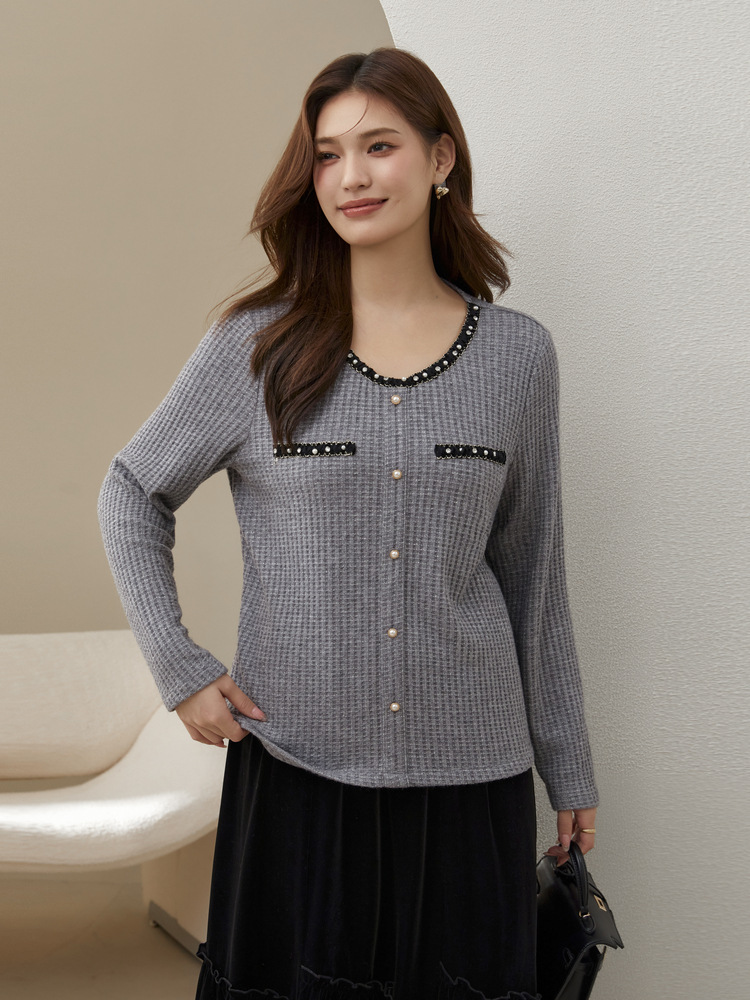 [Красивый высококачественный ретро клетчатый футболка] Стройнящая, модная, универсальная футболка для полных женщин, новая осень