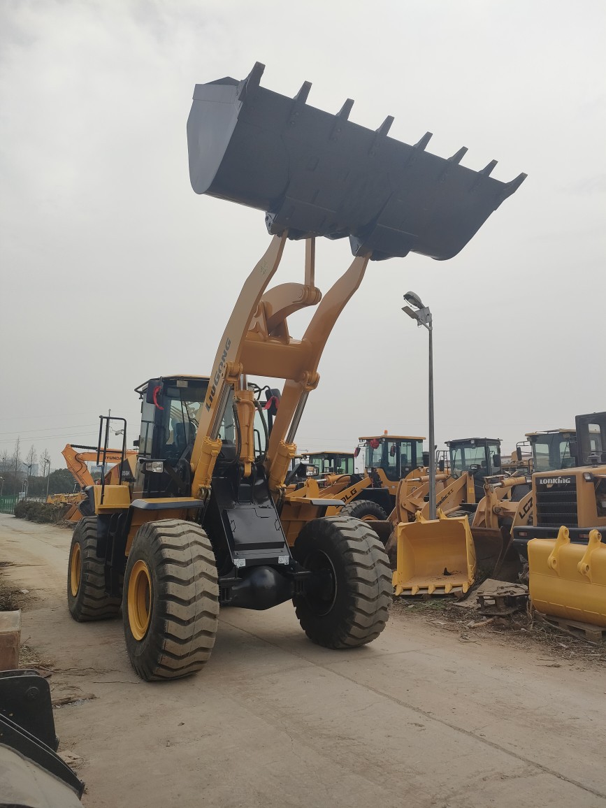 Export-Oriented Used Loader Liugong 856H Pilot Operated Zf Transmission Direct Injection Engine