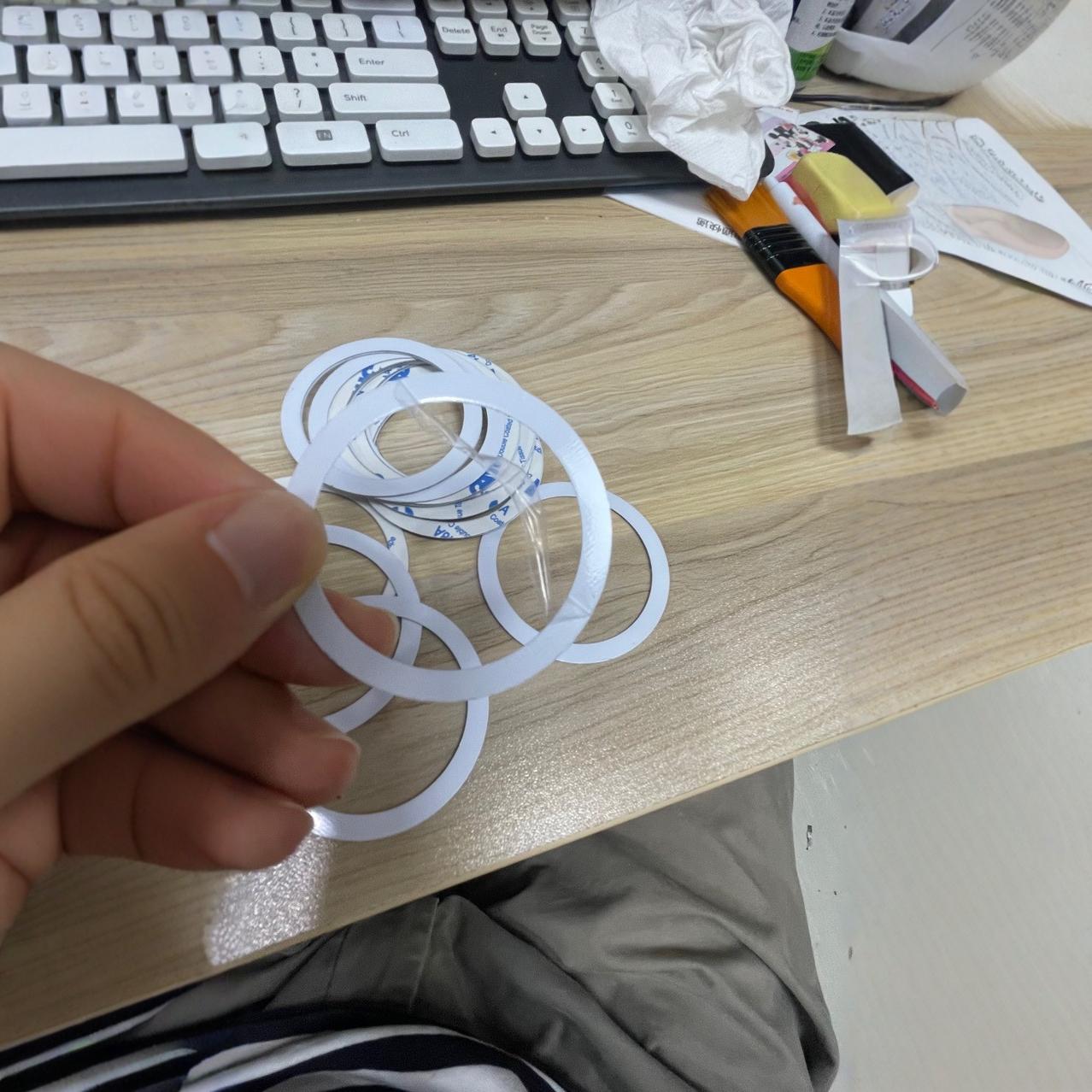 Mobile Phone Magnetic Holder Magnetic Ring White Silk Screen with Lamination and Adhesive Backing Body Without Magnetic Iron Ring