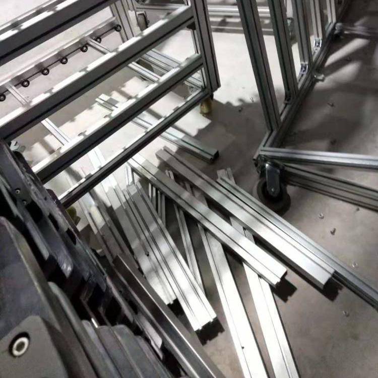 Переработка больших объемов высокоценного строительного мусора, алюминия, алюминиевых сплавов и старых алюминиевых дверей и окон в Пекине