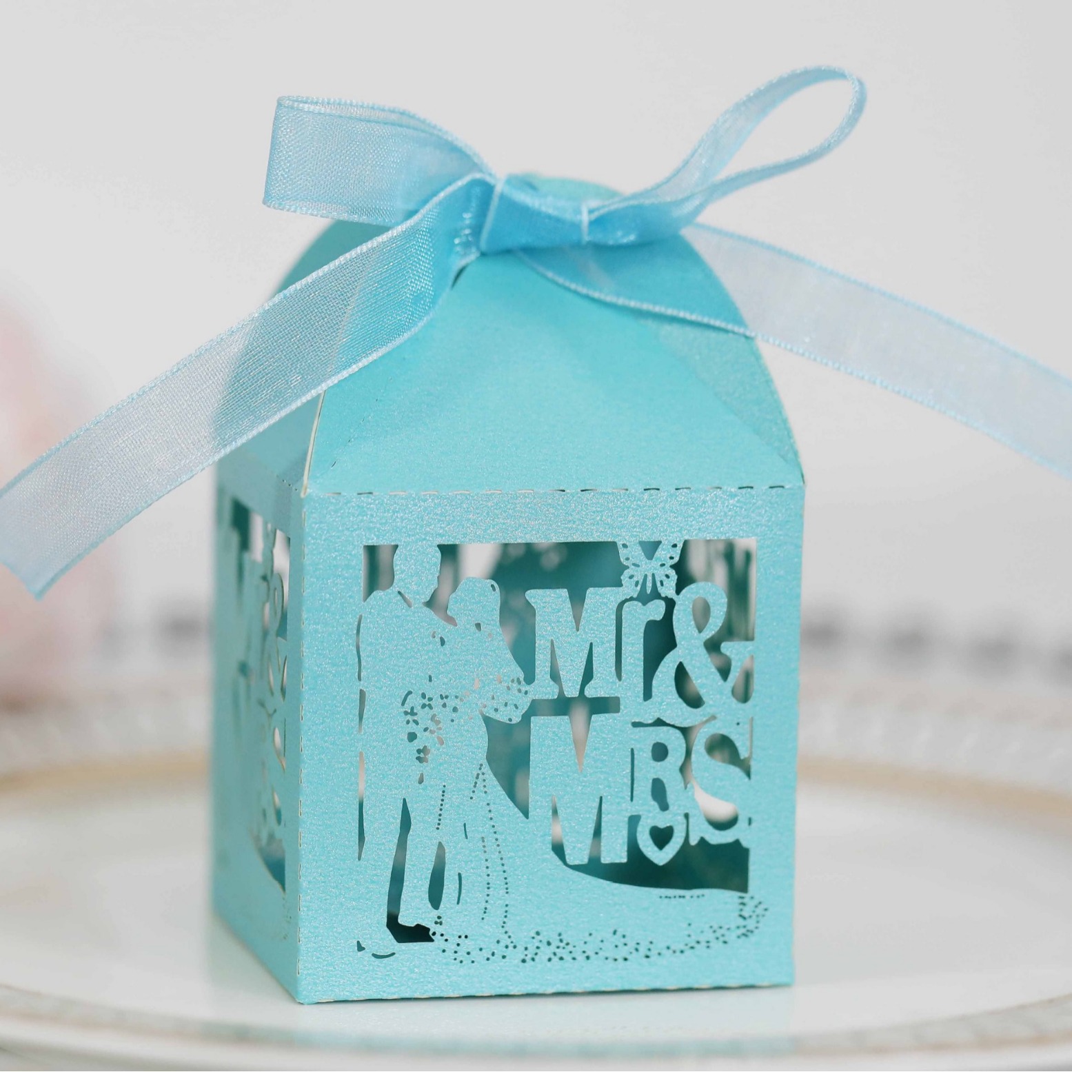 Laser Hollow Candy Box European Wedding Valentine Ribbon Box Chocolate Packaging Box Shenzhen Factory Wholesale