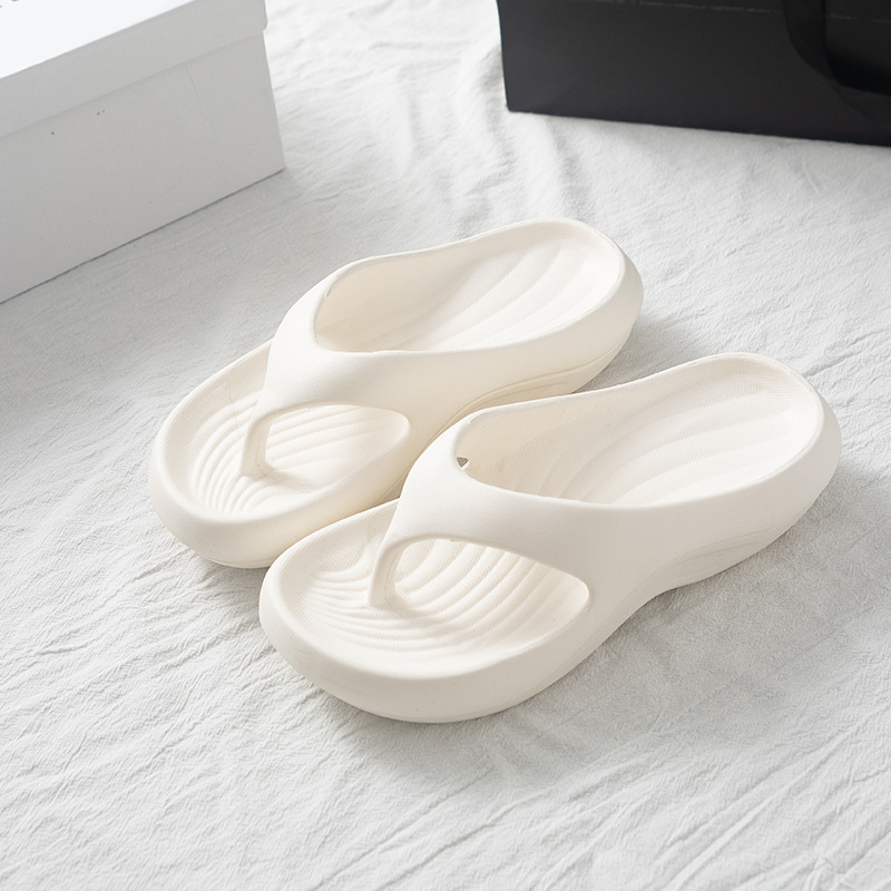 Cross-border new flip-flops women's summer wear non-slip deodorant fashion all-match beach beach high-grade flip-flops