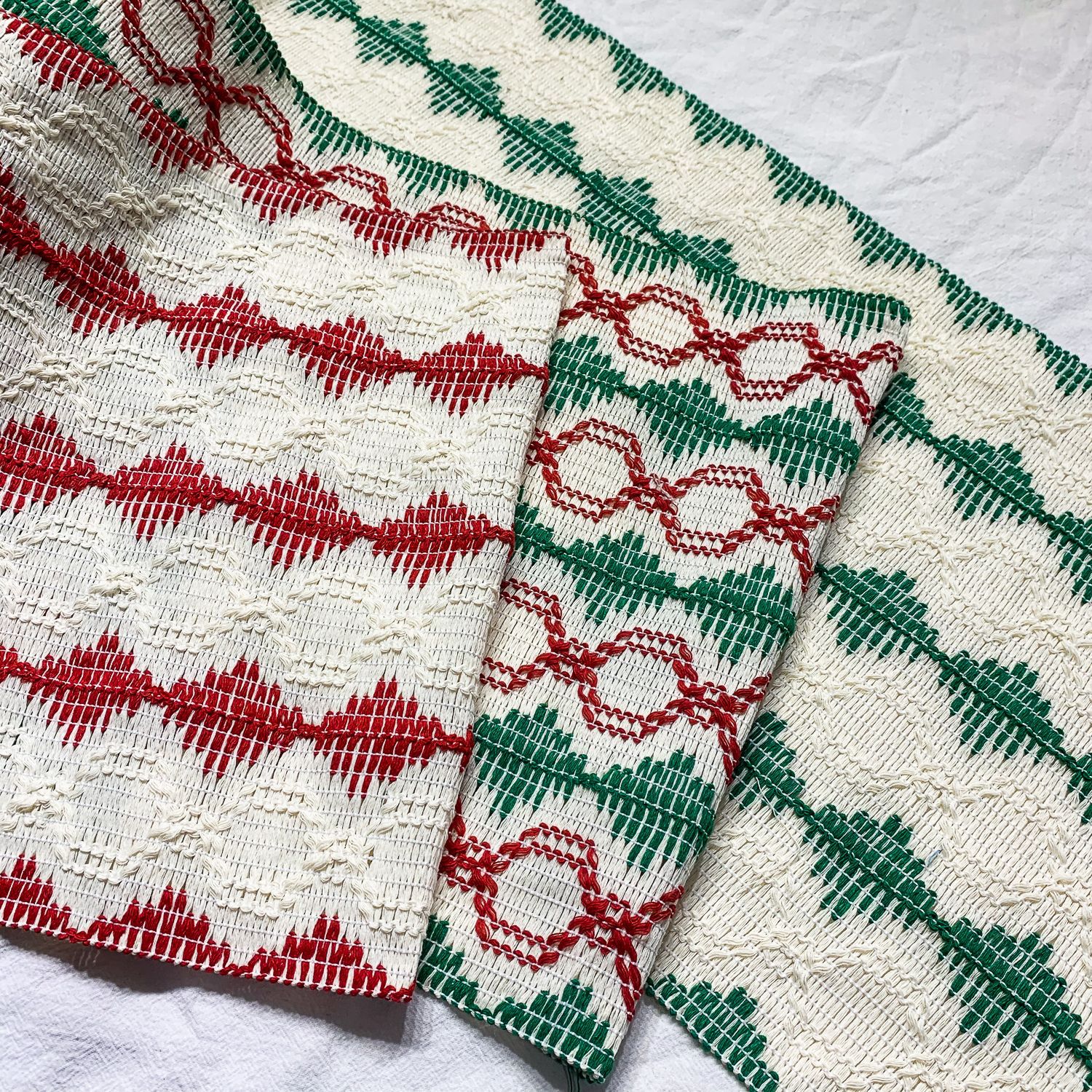 Производитель в наличии, красная и зеленая рождественская скатерть, ткань для подушек, цветной хлопковый джут