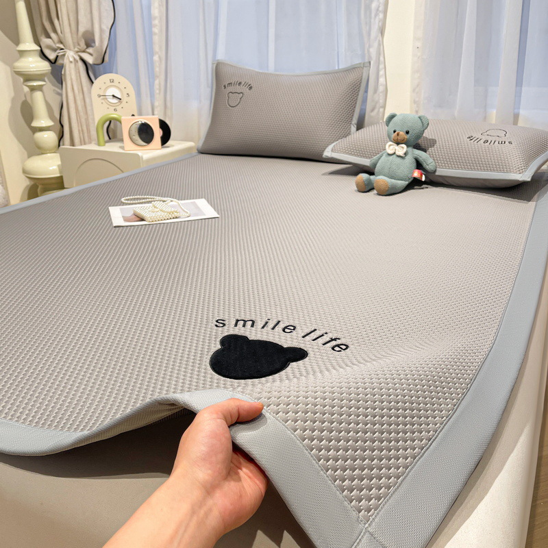 Летний охлаждающий мат Ice Bean утолщенная улучшенная версия комплект из трех предметов с вышивкой охлаждающий эффект для домашнего использования