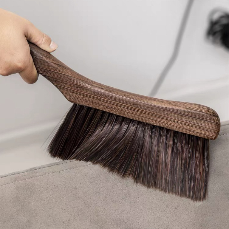 Household chicken wing wood soft wool bed brush large long handle cleaning brush sofa bed wooden dust removal bed brush broom