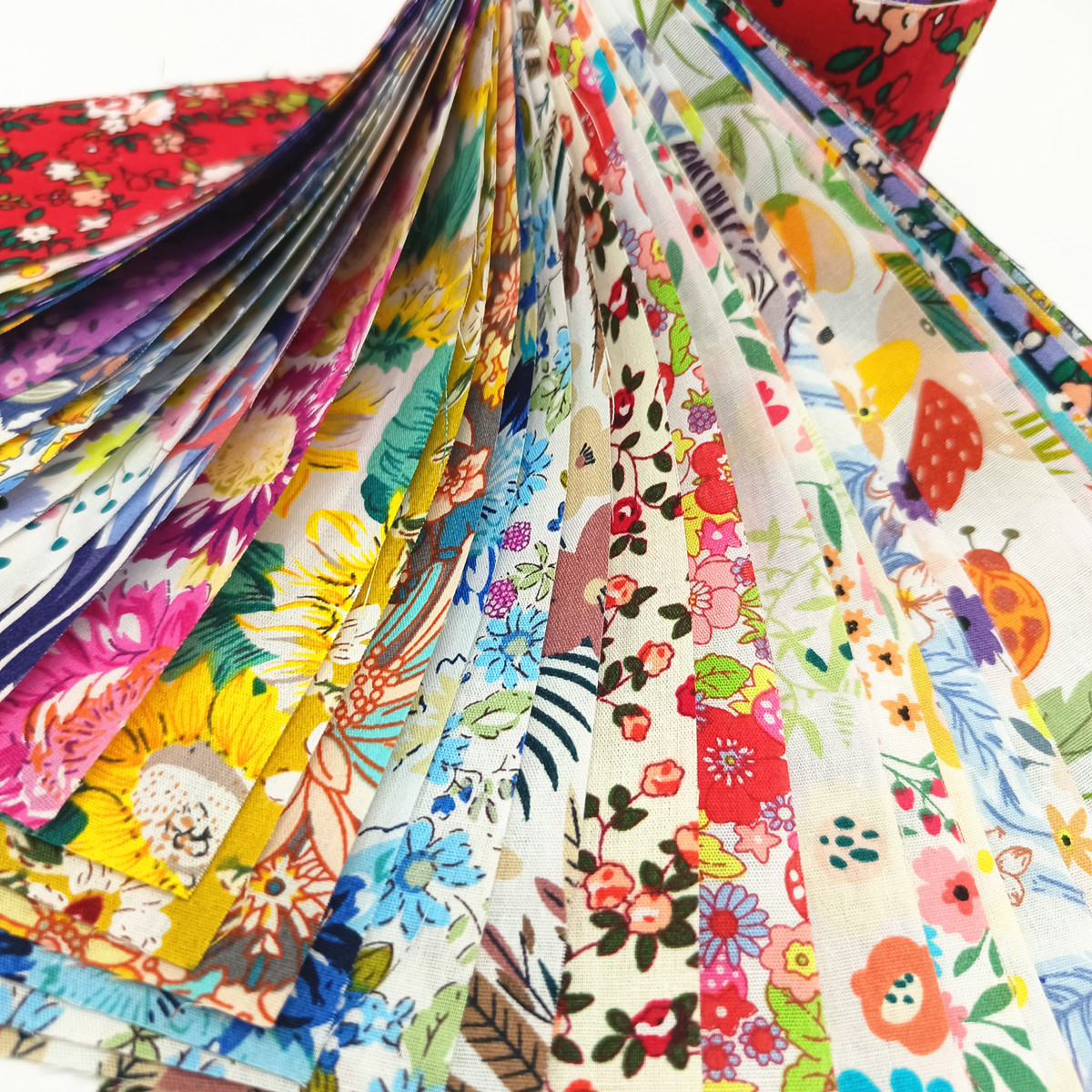 40 Pieces of Floral Pattern Interlock Patchwork Cake Roll Fabric DIY Cloth Strips Quilt Material Cloth Strips