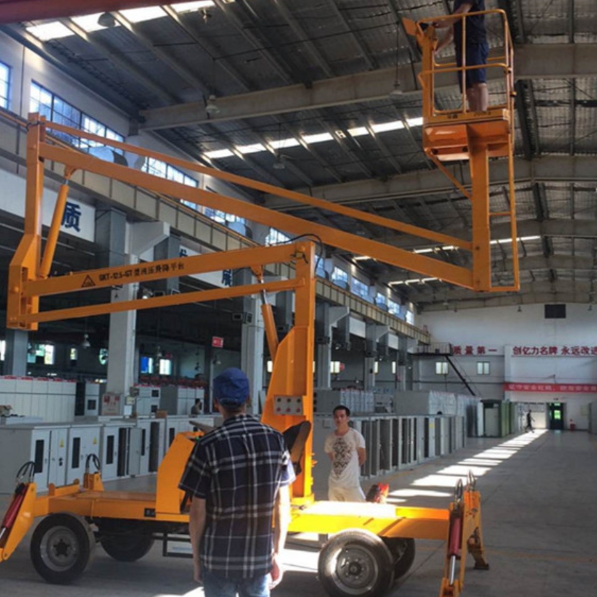 Mobile Boom Lift Street Light Monitoring Exterior Wall Maintenance Platform Vehicle Advertising Installation Aerial Work Rotating Vehicle