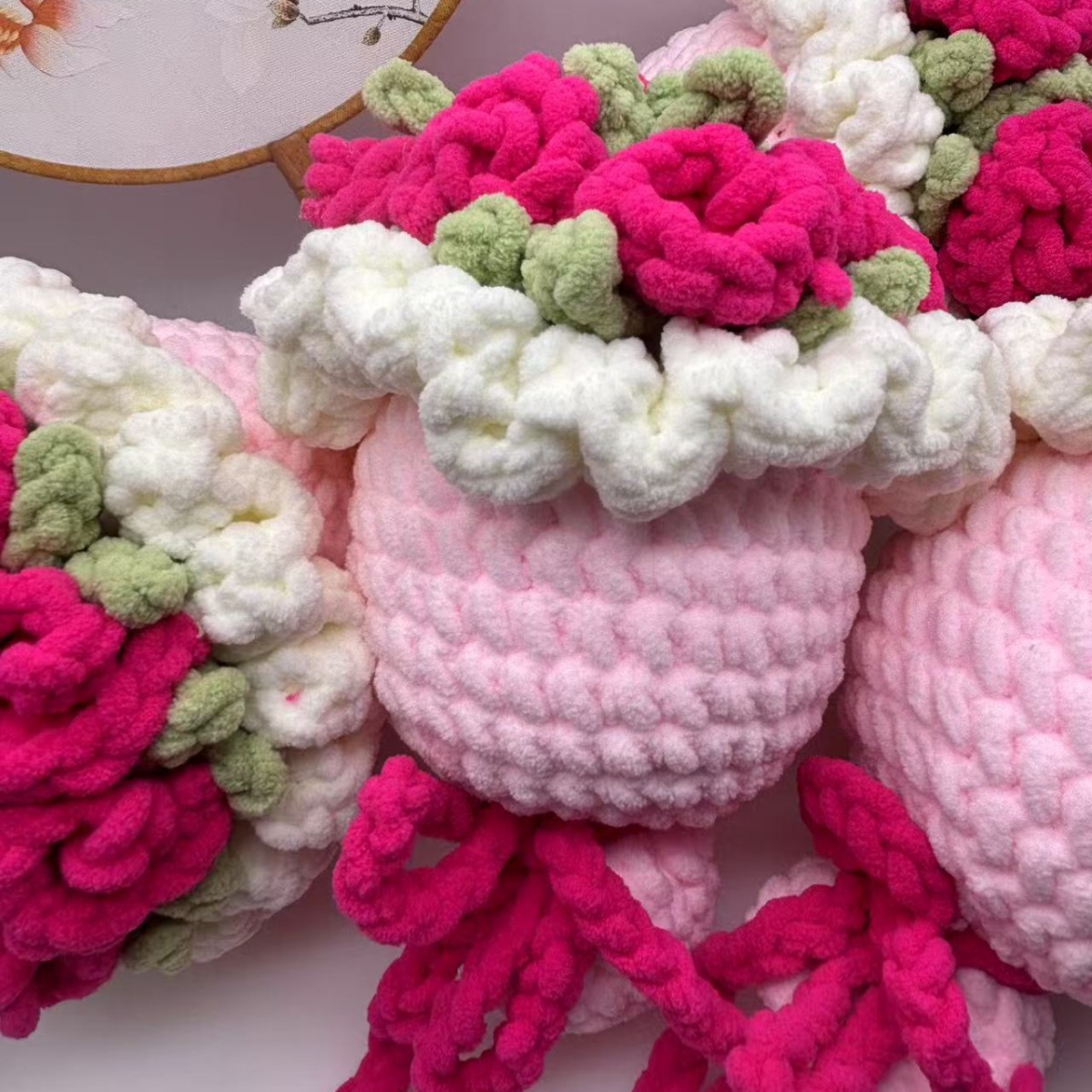 Hand-Knitted Ice Line Hand-Held Rose Bouquet Finished Product, Homemade Crochet Material as a Gift for Your Girlfriend on Goddess' Day