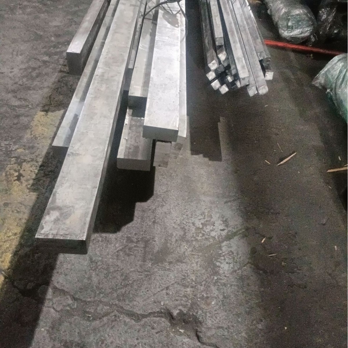 in stock stock Qingshan fine-drawn round bar tempered grinding hexagonal square steel special-shaped zero-cut 304 stainless steel 316L