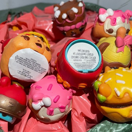 Xianglang Baby Cute Doll Play House Toy Ornaments Balm Glitter Makeup Toy Blind Bag