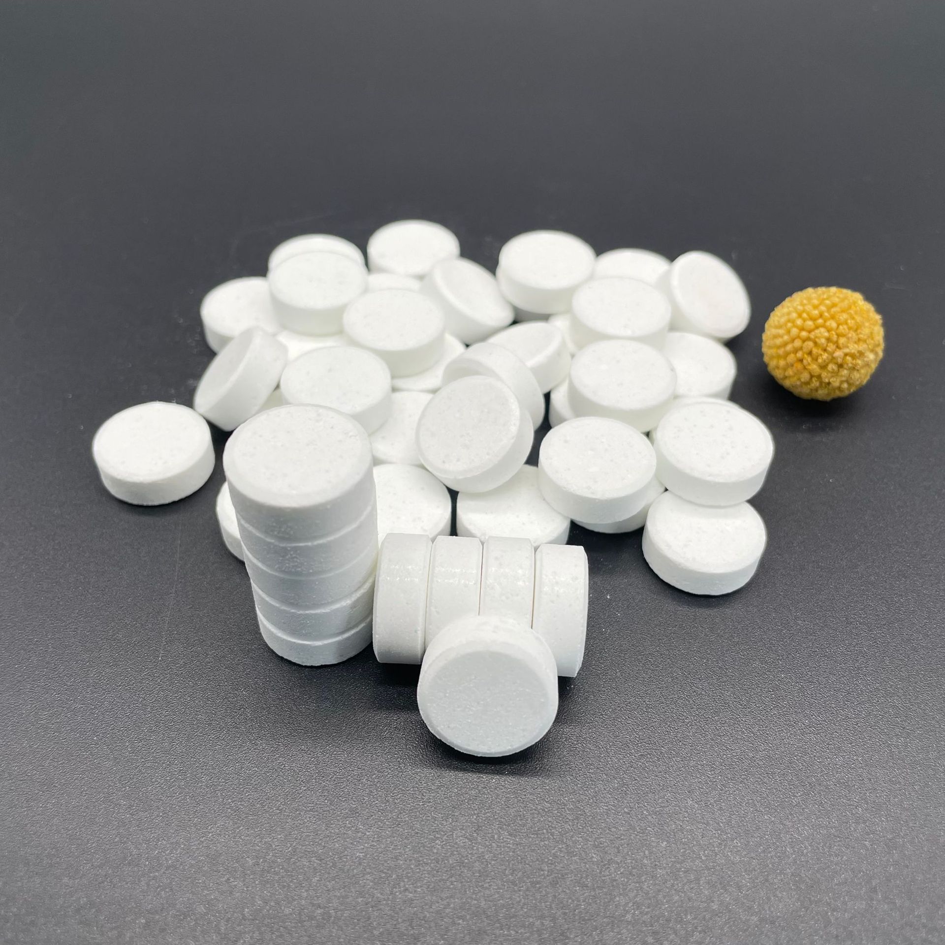 Toilet Cleaning Effervescent Tablets Toilet Descaling Bubble Pills Toilet Deodorizing Cleaner