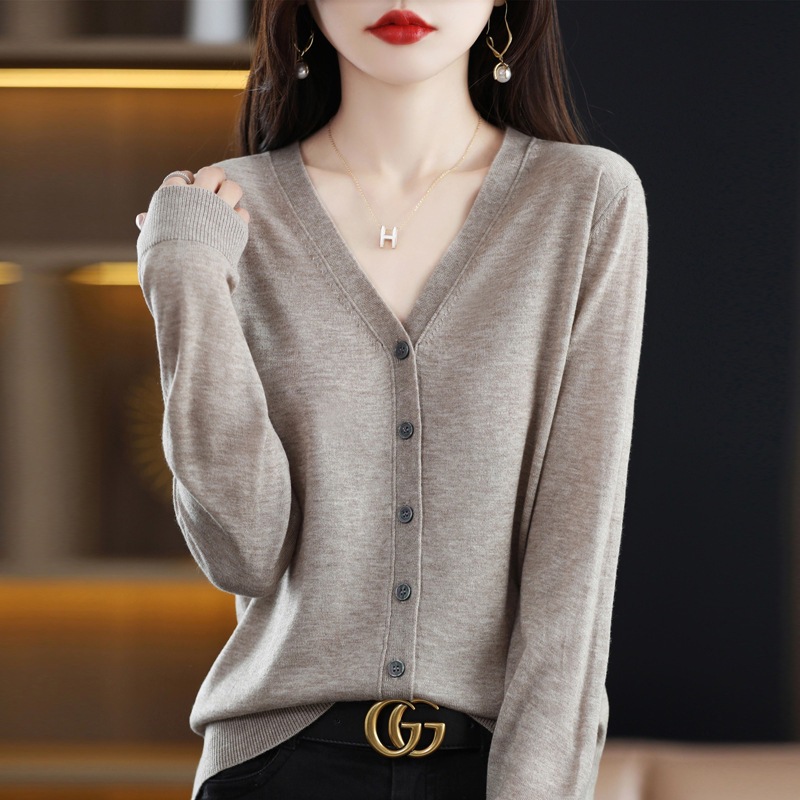 25 spring and autumn cross-border new ladies sweater Korean version of the V-neck buckle thin cardigan solid color sweater coat wholesale