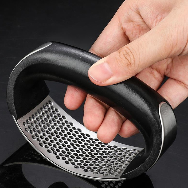 Cross-border ring stainless steel garlic press garlic clip garlic manual portable household kitchen garlic press garlic tool