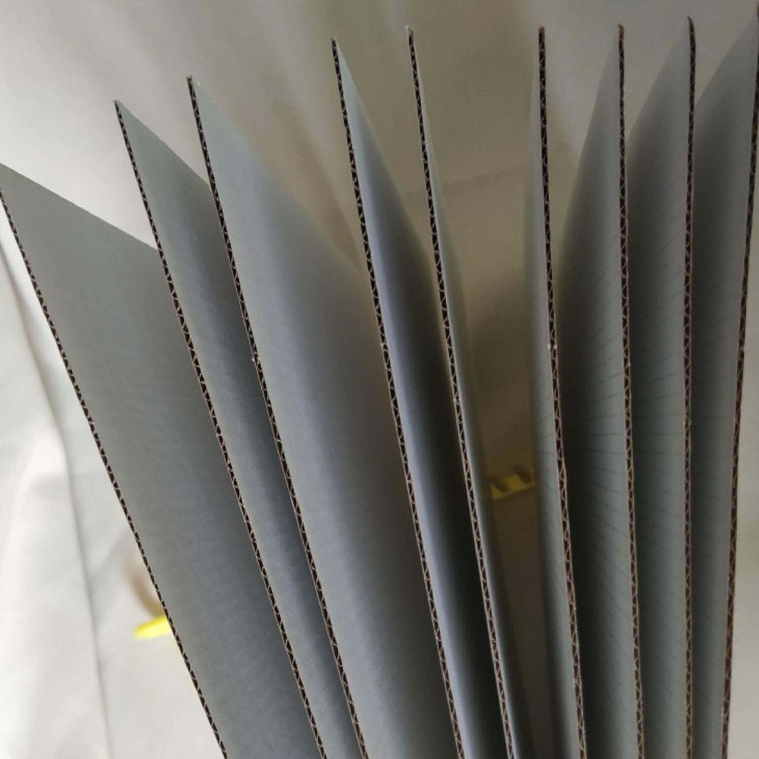 Двусторонний белый гофрированный картон, усиленный, белый 9