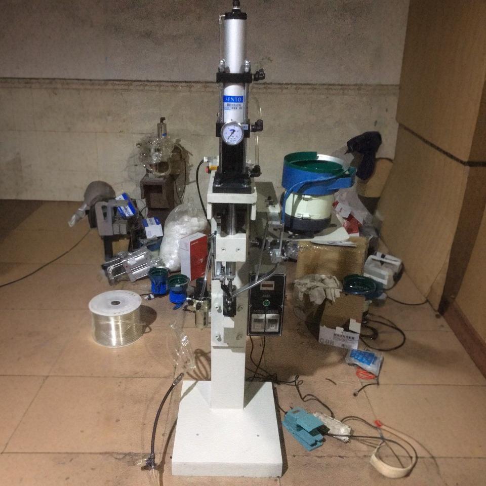 Furniture Four-Prong Screw Rivet Machine, Automatic Nut Press Rivet Machine, Four-Claw Nail Machine, Four-Claw Rivet Machine