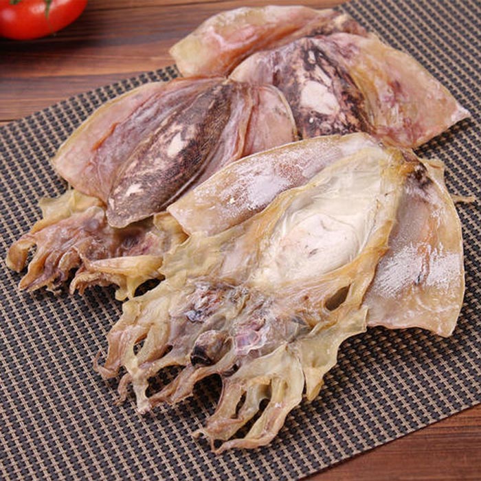 Dried Large Squid from the East Sea, Sun-Dried Seafood, Bulk Weighing of Dried Squid and Dried Fish for Soup Ingredients