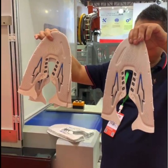 Интеллектуальная открытая машина для резки Taiwei, лучший выбор для автоматической высечки верхней части спортивной обуви