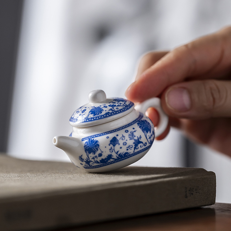 Blue and White Mini Teapot Can Be Raised and Played with Pocket Fingertip Pot Tea Pet Milk Tea Decoration Small Pot Kung Fu Tea Set Ornaments