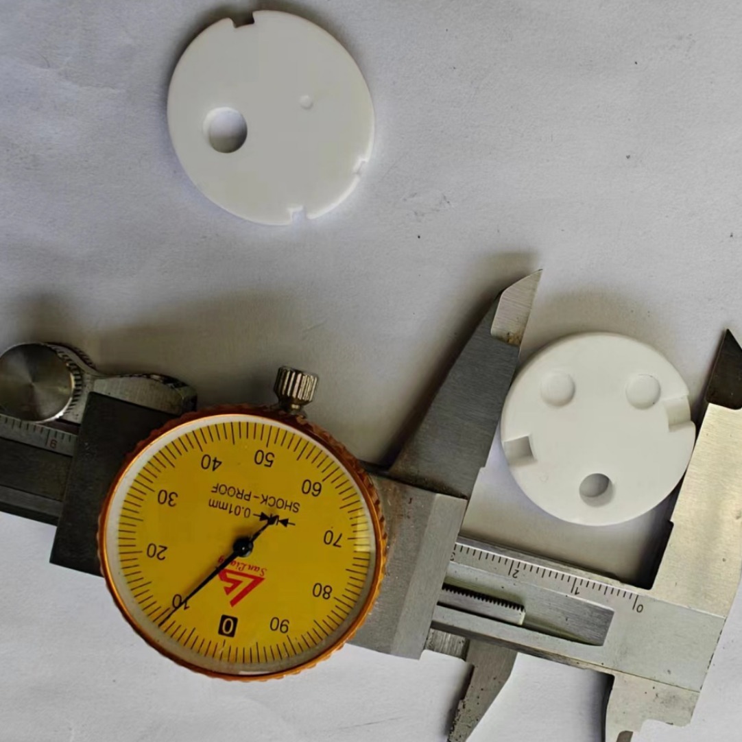 Single and Double Water Ceramic Sheets Are Produced and Customized Alumina Hot-Pressed Ceramic Sheets