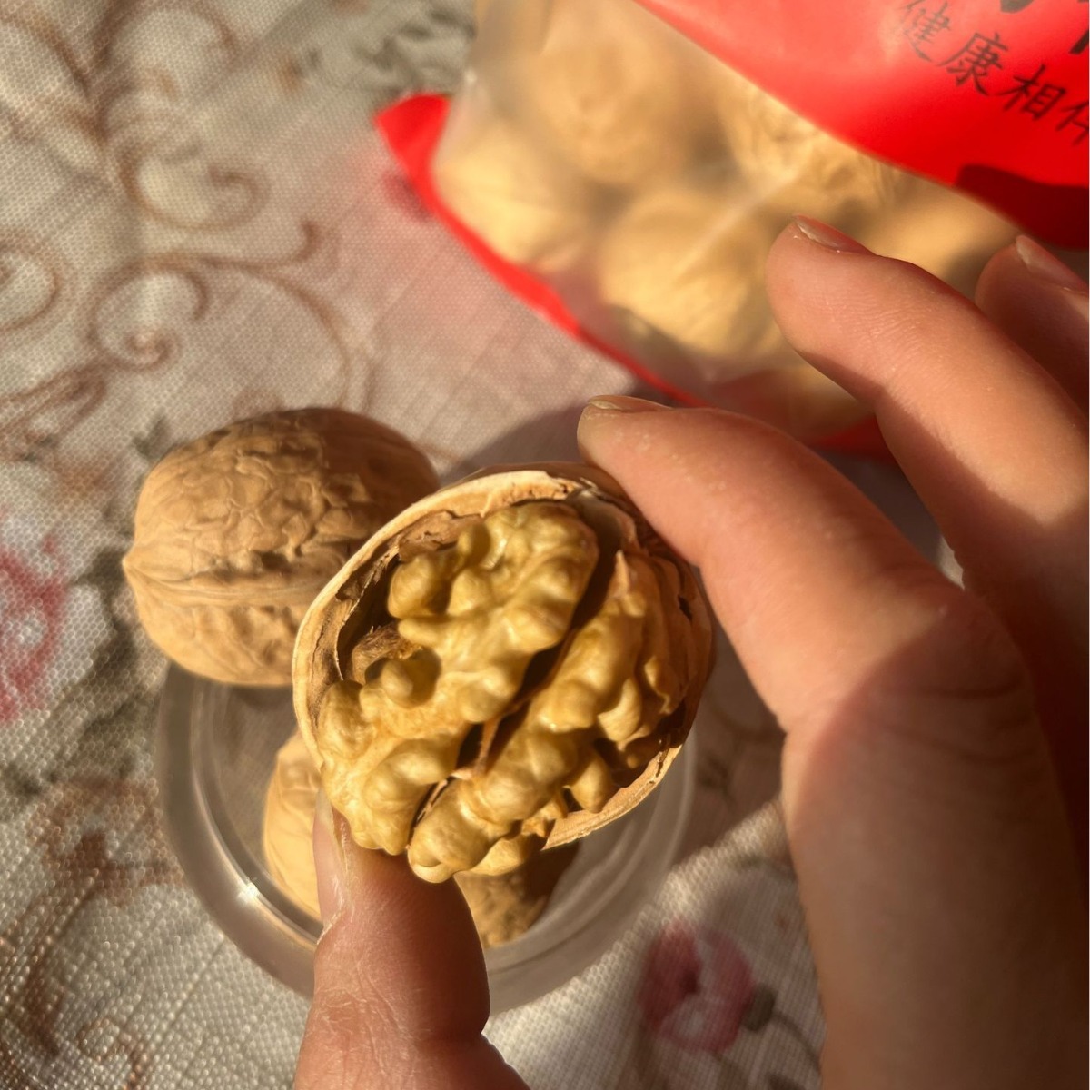 New goods Xinjiang Aksu 185 thin skin paper raw walnut original hand-peeled walnut wholesale generation