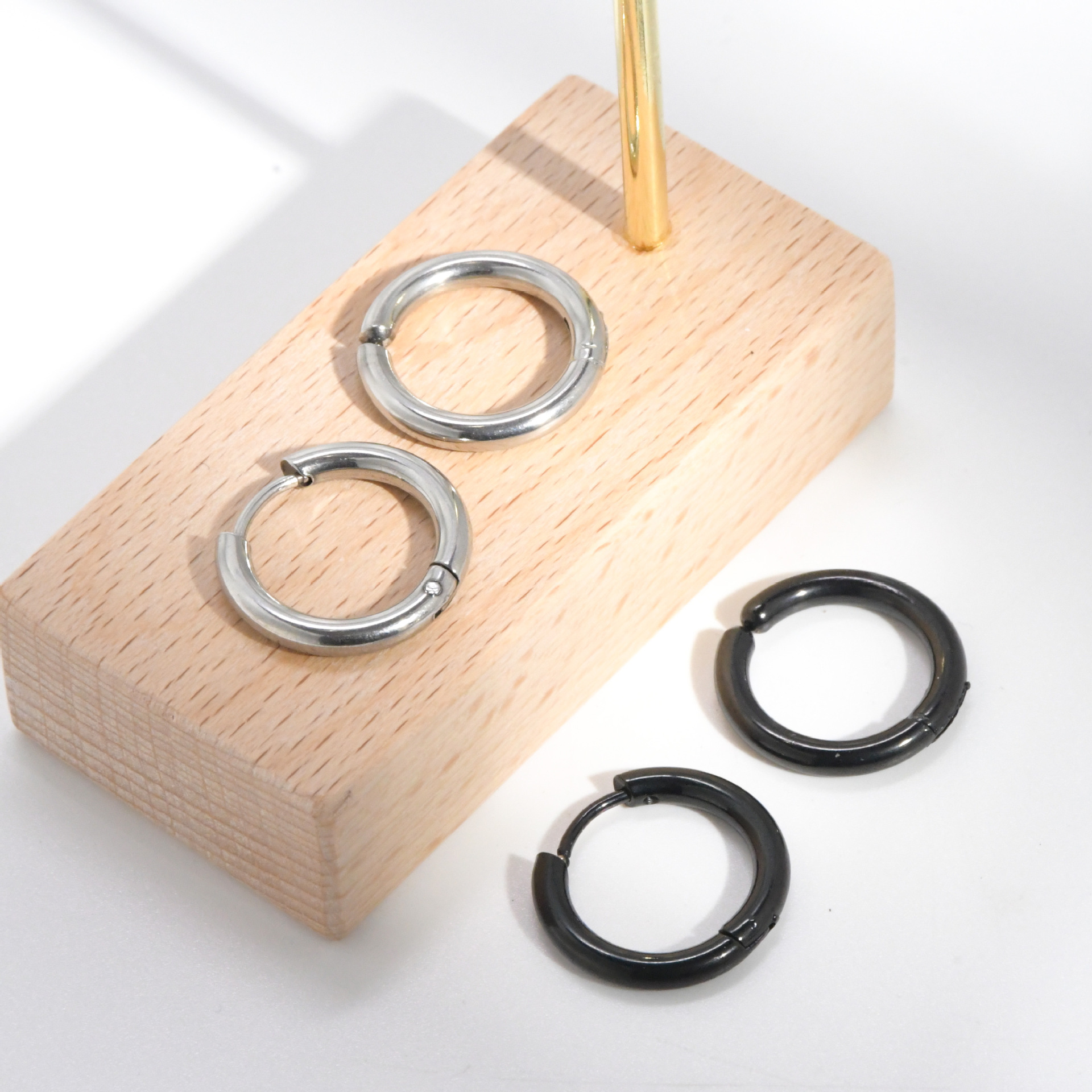 Vacuum Electroplating 2025 New Titanium Steel Round Earrings Fashionable Earrings Accessible Luxury High-End French Elegant Earrings for Women