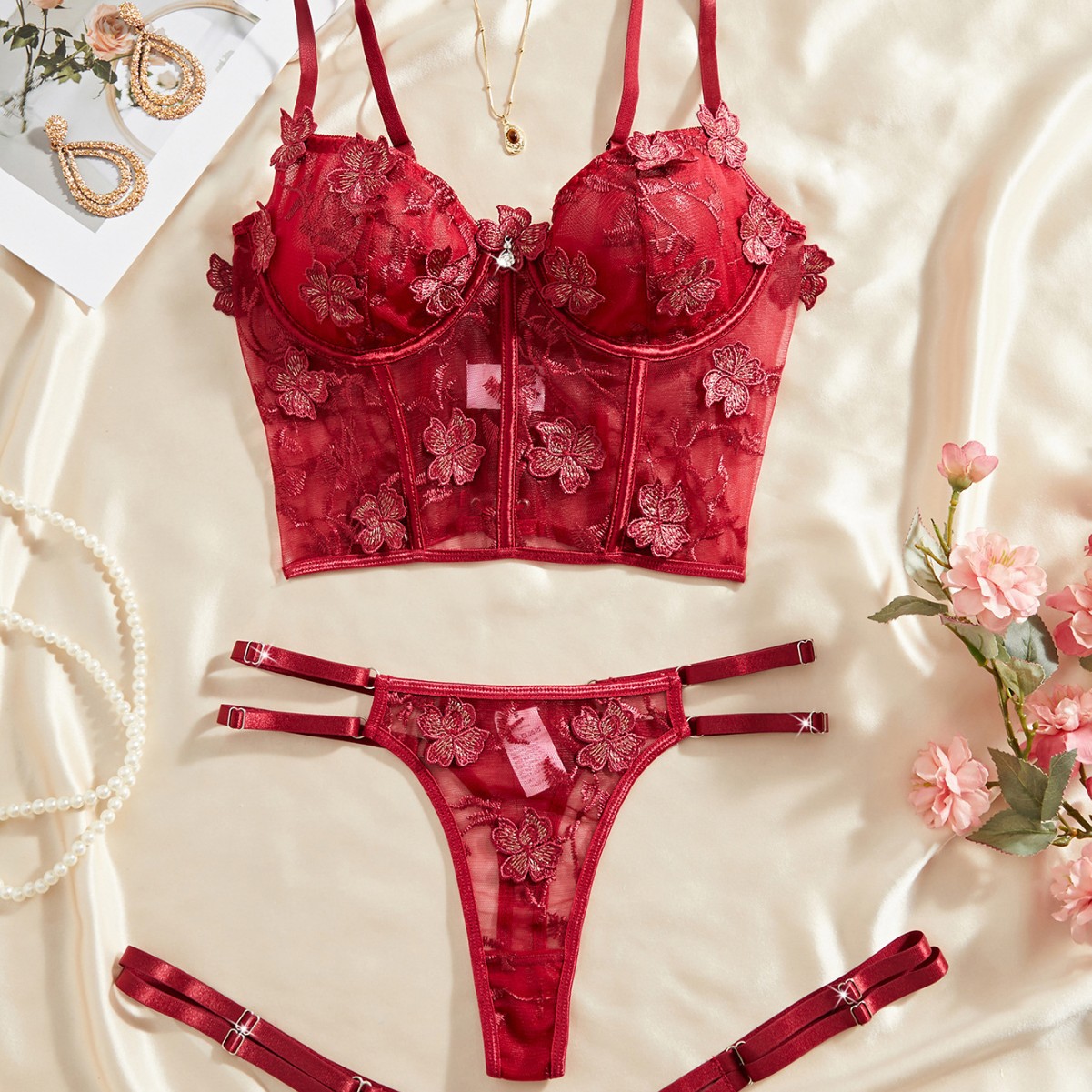 Amazon's Best-Selling European and American Standard Sexy 4-Piece Heavy Embroidery Women's Intimates Set