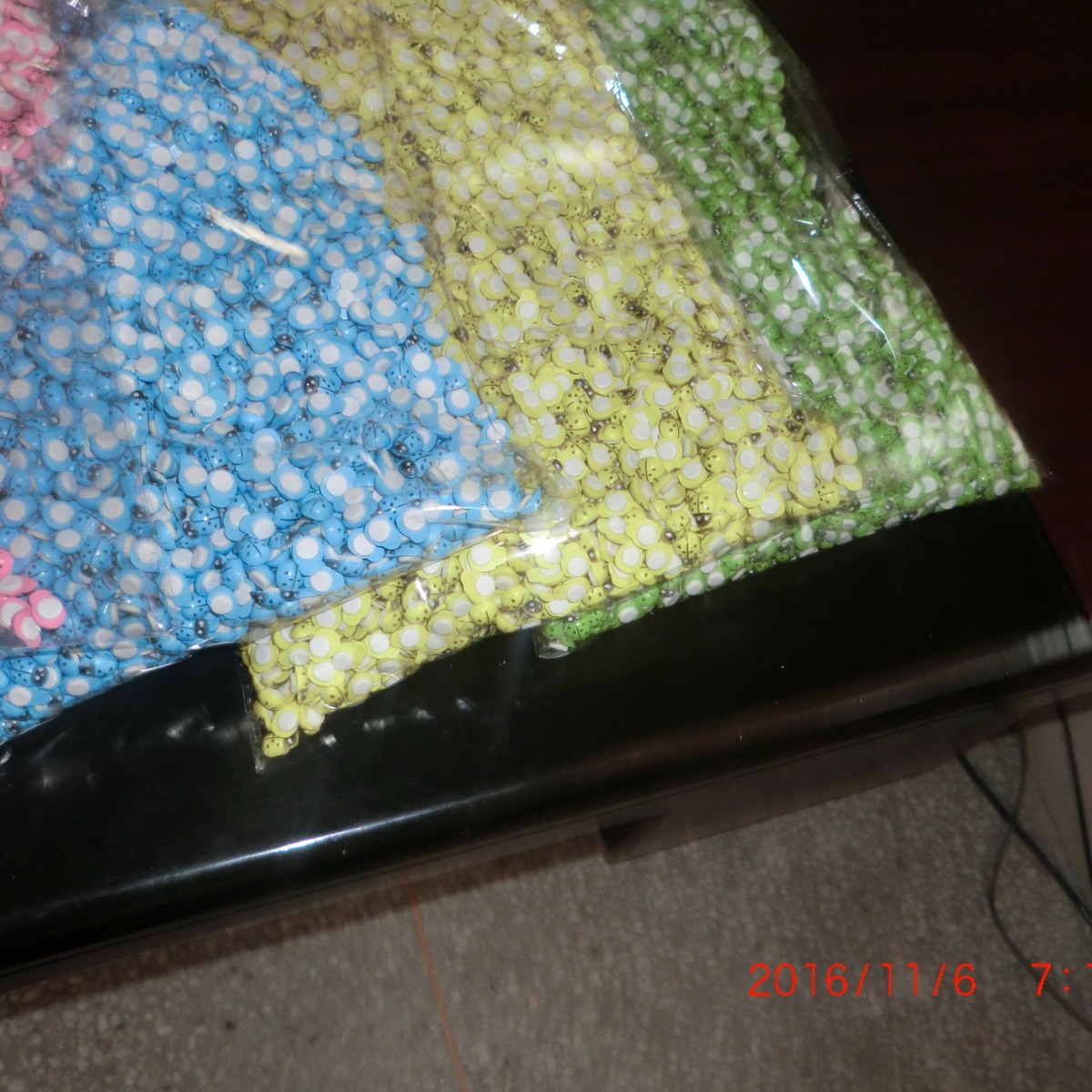 Factory wholesale wooden craft gift micro landscape beetle ladybug sponge glue cartoon home crafts