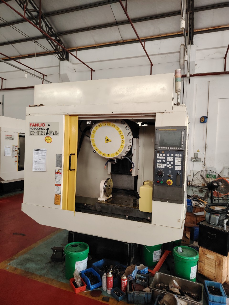 Япония Fanuc T21Iflb, маленькая желтая машина, сверлильный и нарезной шпиндель, центральный водяной выход, система Fanuc 31I-Model a