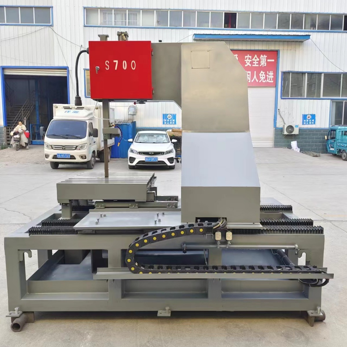 Vertical sawing machine band saw professional cutting riser steel plate aluminum plate metal plate graphite cutting machine band sawing machine