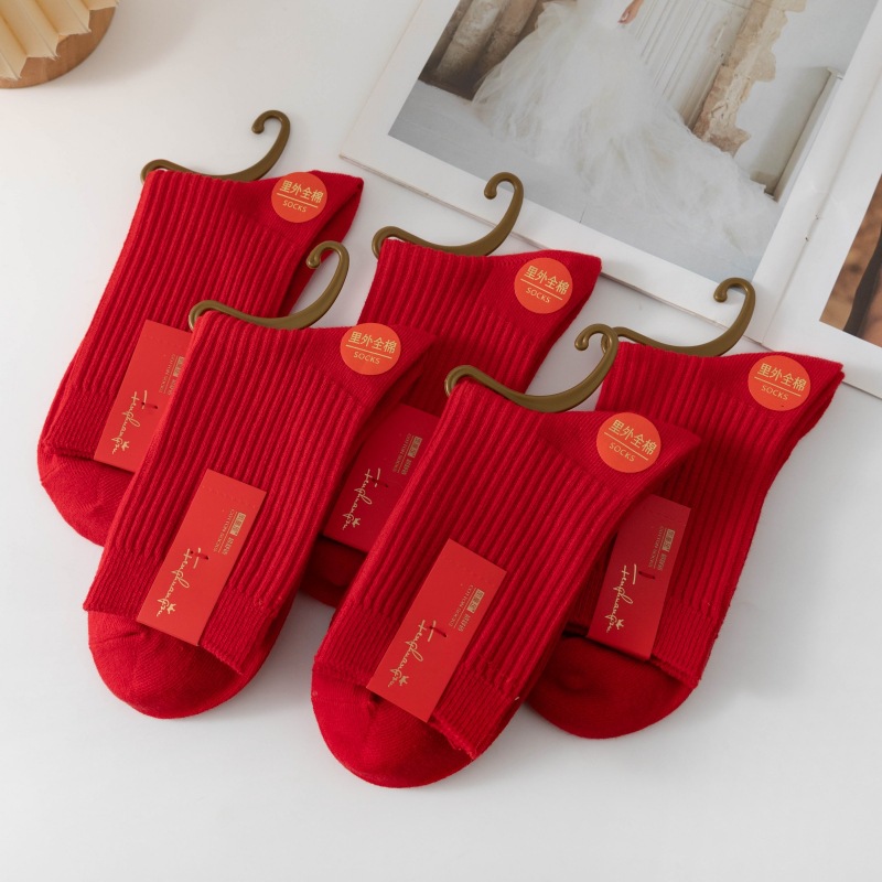 Red socks cotton men's and women's tube socks this year cotton sweat-absorbent deodorant red socks embroidered cotton socks autumn and winter wholesale