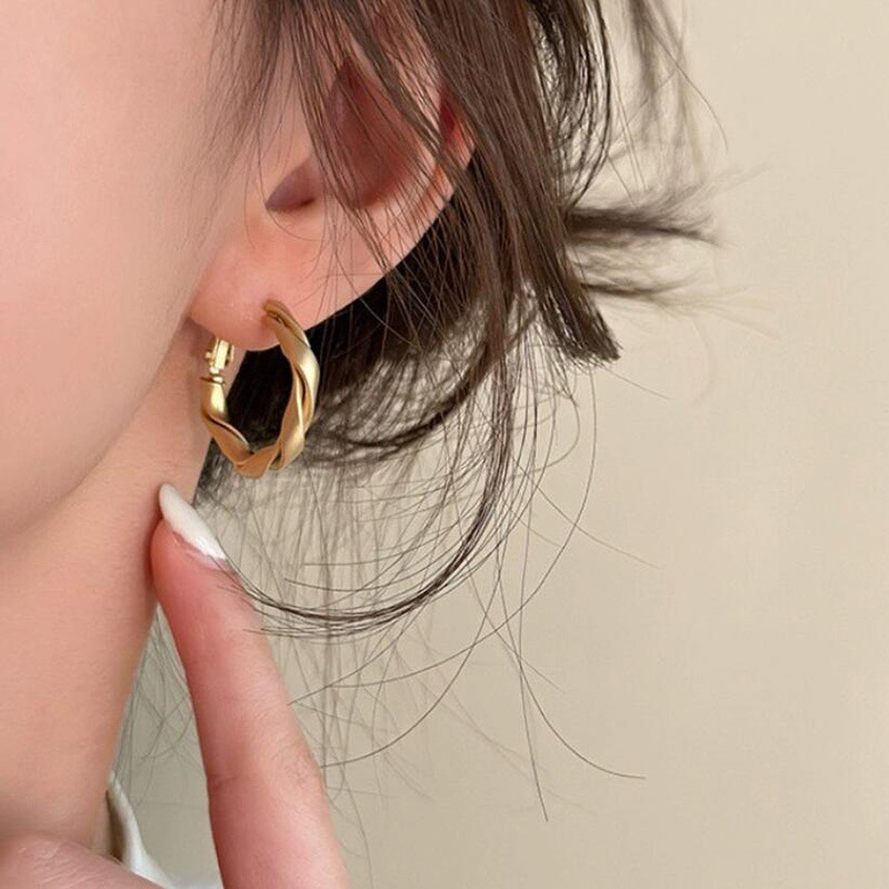 Высококачественные серьги в виде макси-кольца, новые 2024 года, уникальный нишевой дизайн