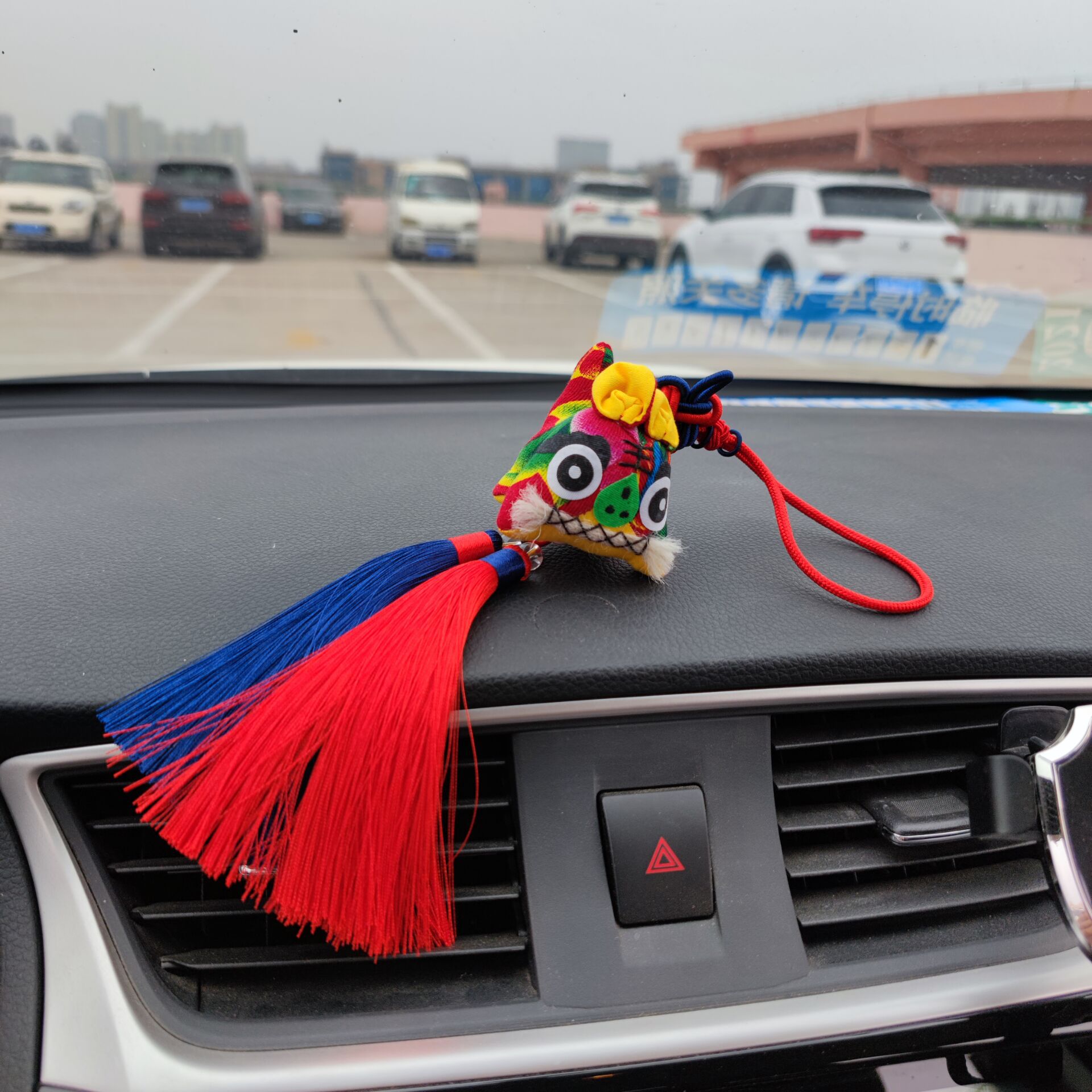 Кистевой тканевый тигр китайский стиль традиционное ручное украшение автомобиля китайский узел безопасность благословение народное ремесло автомобильная подвеска