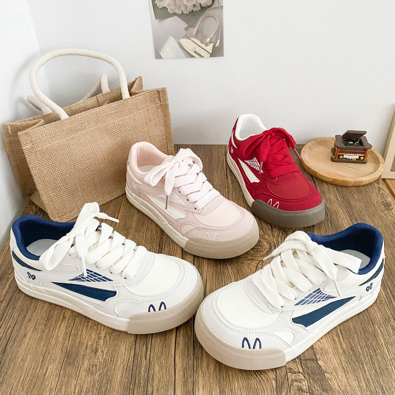 Be-6895 латексные стельки/Гонконгский стиль толстосолые кроссовки для женщин осень новые 2025 популярные нишевые моральные тренинговые белые ботинки