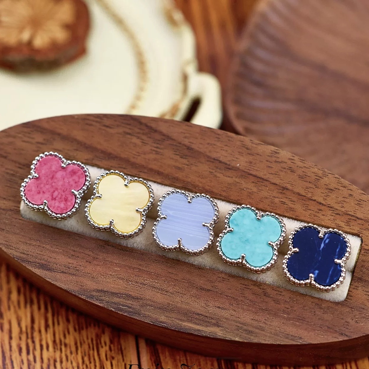 Light Luxury and High-End 15mm Large Flower Earrings Natural Stone Mother-Of-Pearl Inlaid Four-Leaf Clover Earrings Women's Clover Earrings