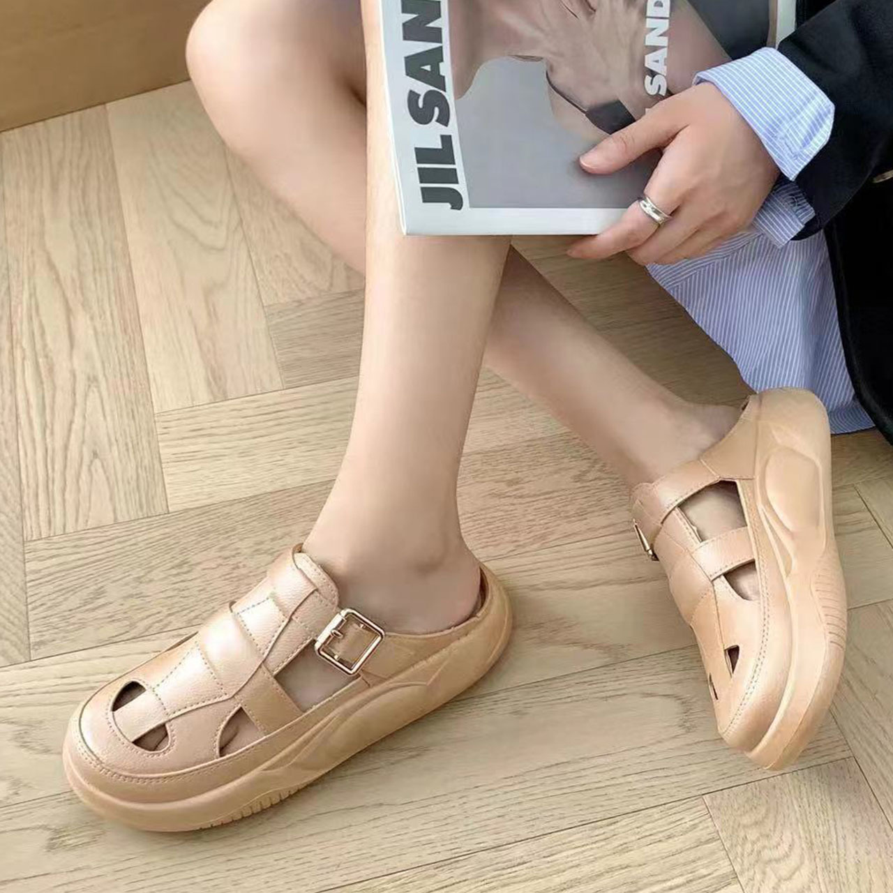Women's Outdoor slippers high-looking spring Internet celebrity ins popular closed toe slippers Women's Home non-slip shit feeling women's shoes
