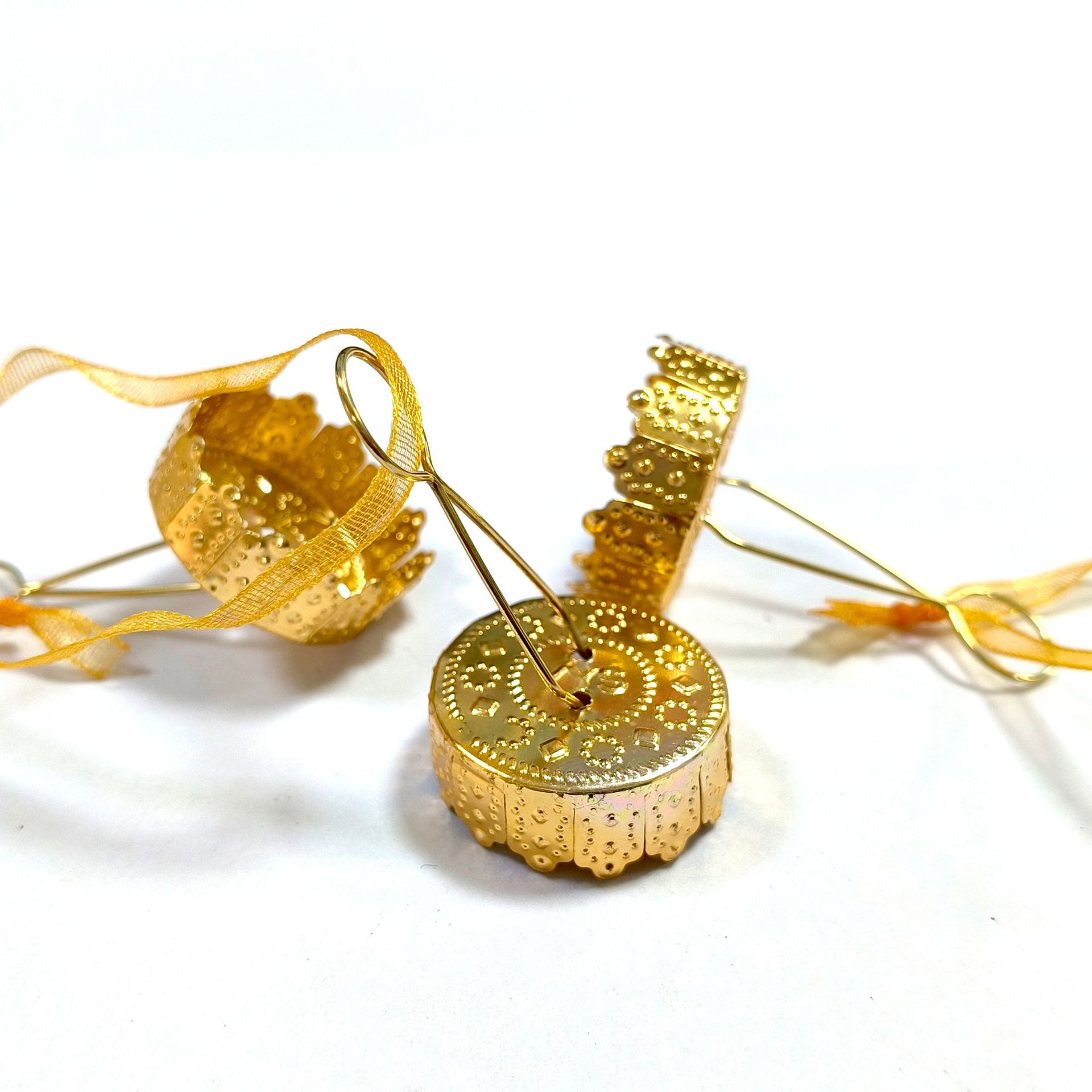 Christmas glass ball cover flower point aluminum cover PET plastic ball cap Christmas ball accessories manufacturers in stock wholesale