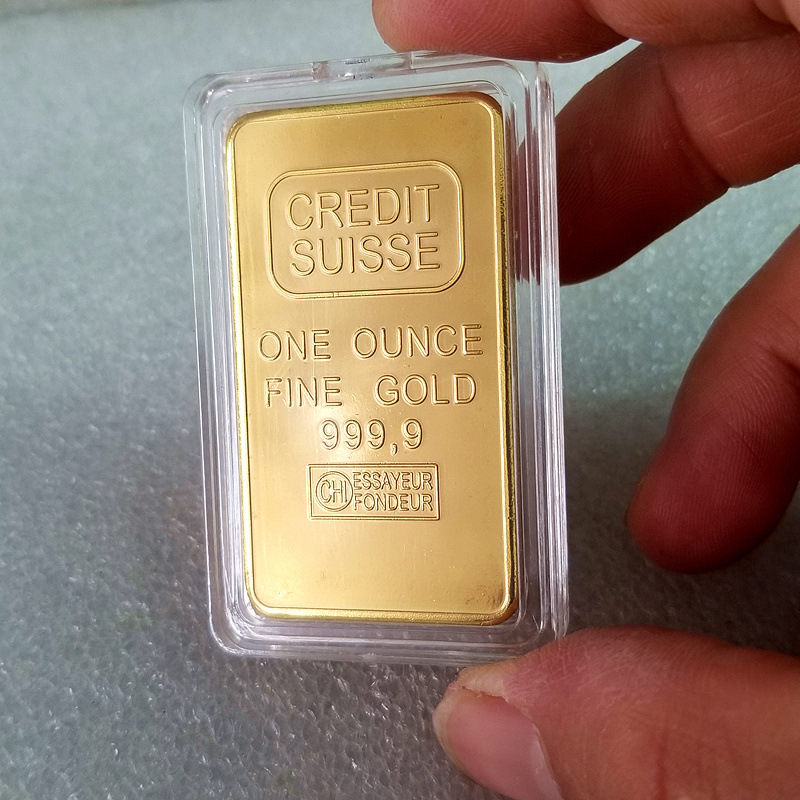 Копия монеты в золотой коробке